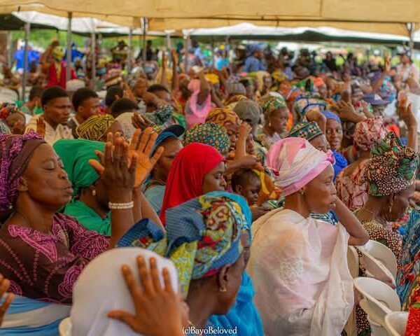 Photo 5814150782998660729 x 600x480