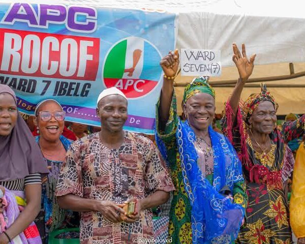 Photo 5814150782998660730 x 600x480