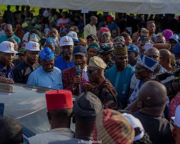 Photo 5814150782998660731 x 1 600x480